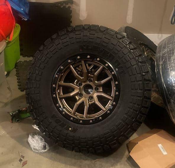FUEL REBEL 5 BRONZE 17X9 WITH 35 INCH TIRES – JEEP WRANGLER/GLADIATOR