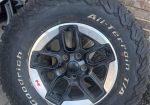 Set of 5 KO2 33″ tires (285/70r17) and factory Rubicon wheels