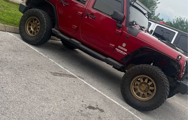 2011 Jeep Wrangler JKU -3.5” pro comp lift -Rough country control arm relocation -Falcon 2.1 steering stabilizer -Fox 2.0 shocks -35” Nitto’s -Remote start -Yukon 5.13 gears