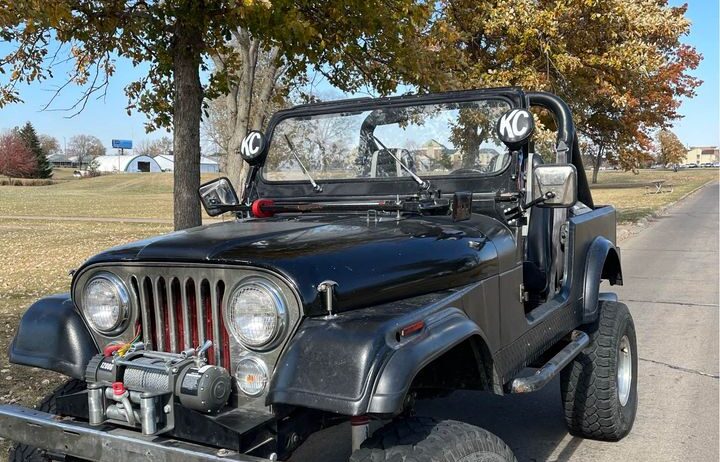 1983 CJ7 Laredo