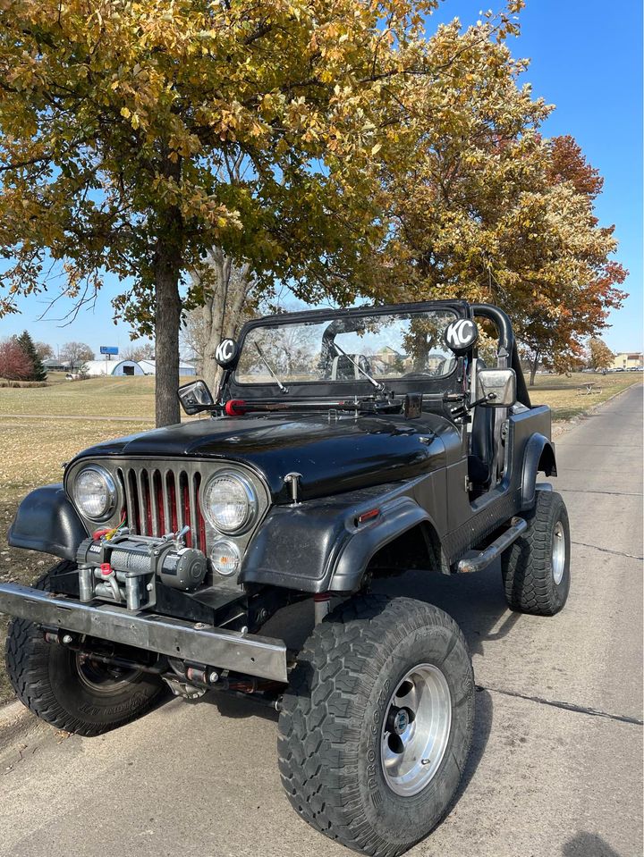 1983 CJ7 Laredo