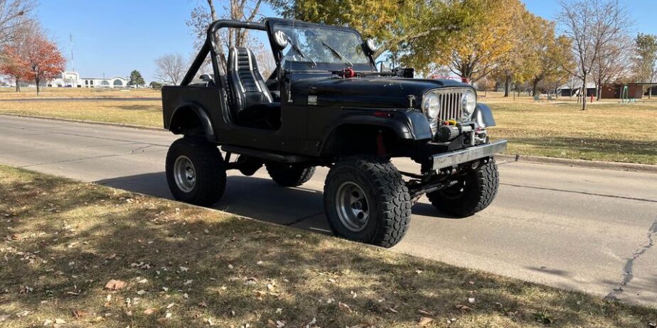 1983 CJ7 Laredo