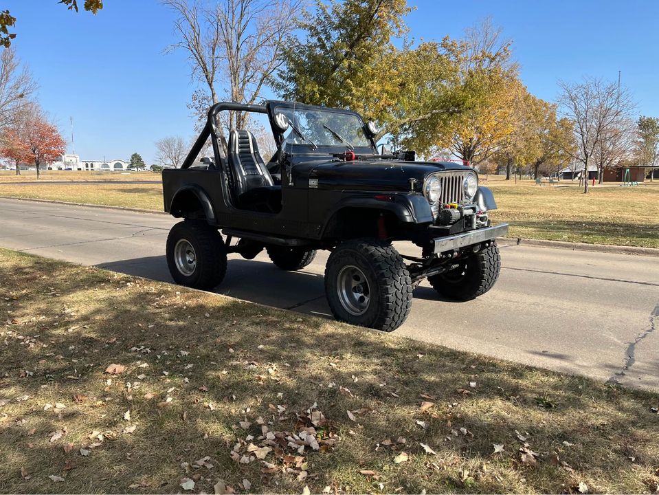 1983 CJ7 Laredo