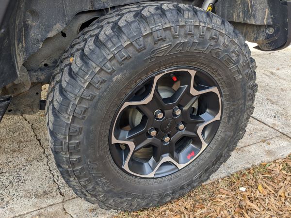 2023 JLR Stock Wheels/Tires