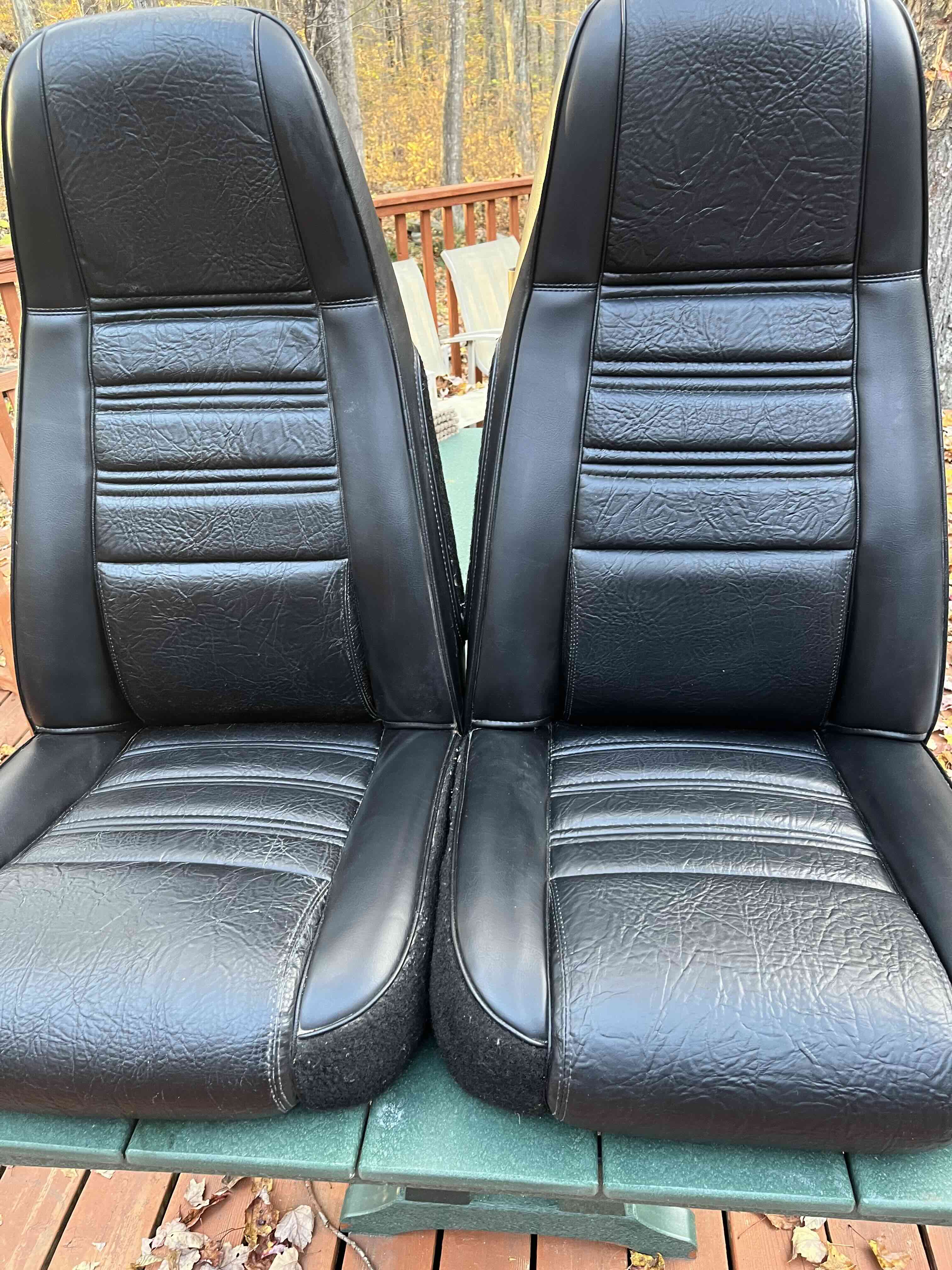 OEM YJ Vinyl & Leather High back Front seats & Fold & Tumble rear seat