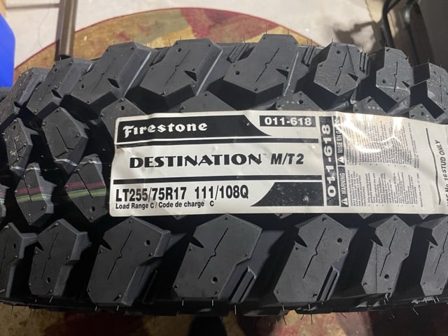 Jeep tire – brand new LT255/75R17