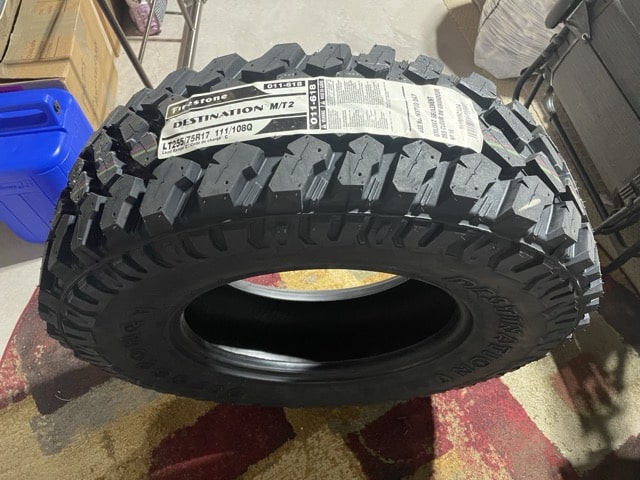 Jeep tire – brand new LT255/75R17