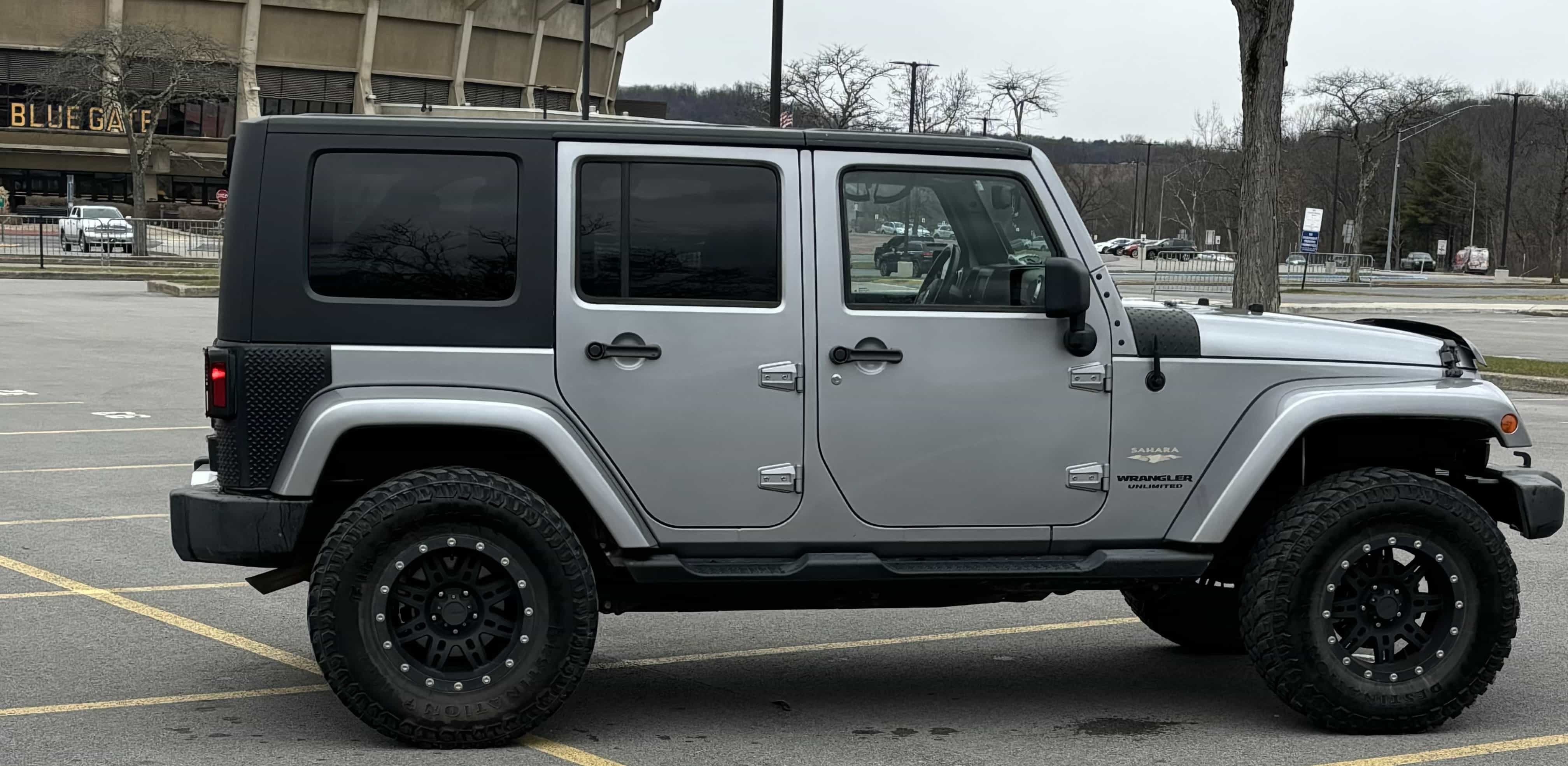 2014 JKU Sahara, low miles, great ride!