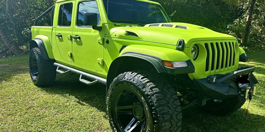 Customized Gladiator with 38’s and Kevlar Paint