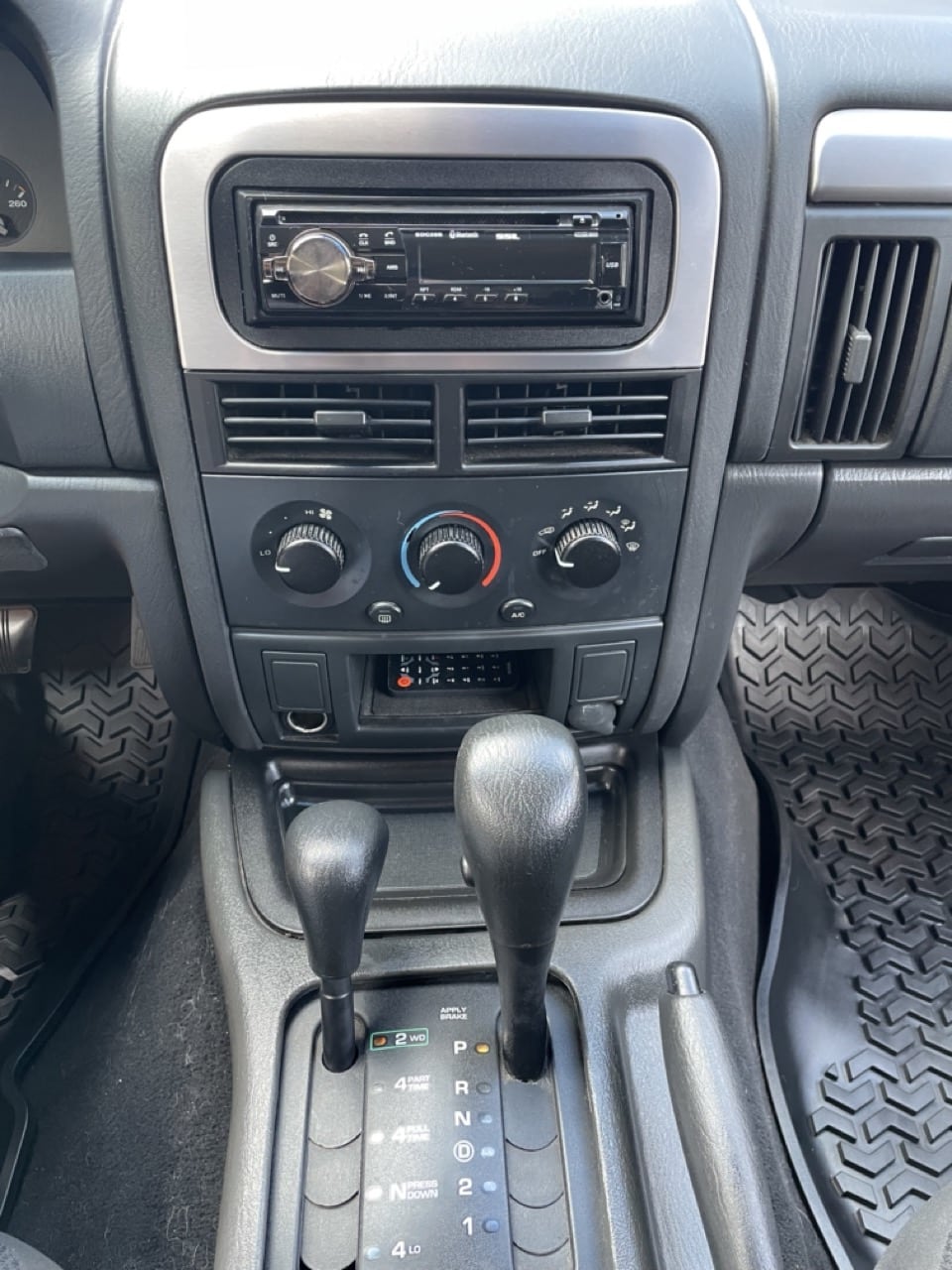 For Sale – 2004 Grand Cherokee 4.0L 6-cylinder 4WD