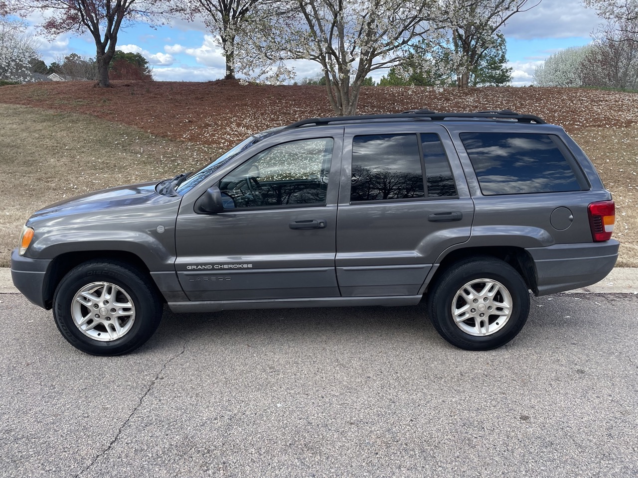 For Sale – 2004 Grand Cherokee 4.0L 6-cylinder 4WD
