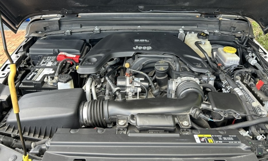 2020 Jeep Unlimited Sahara Altitude 3.6L V6 4dr