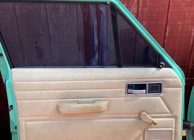 1991 Jeep Cherokee doors, hatch, and hood