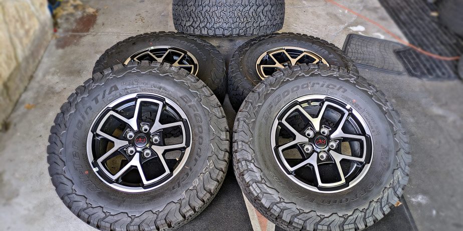 2024 Jeep Wrangler Rubicon 285/70R17 BFG Goodrich KO2 33″ All Terrain NEW