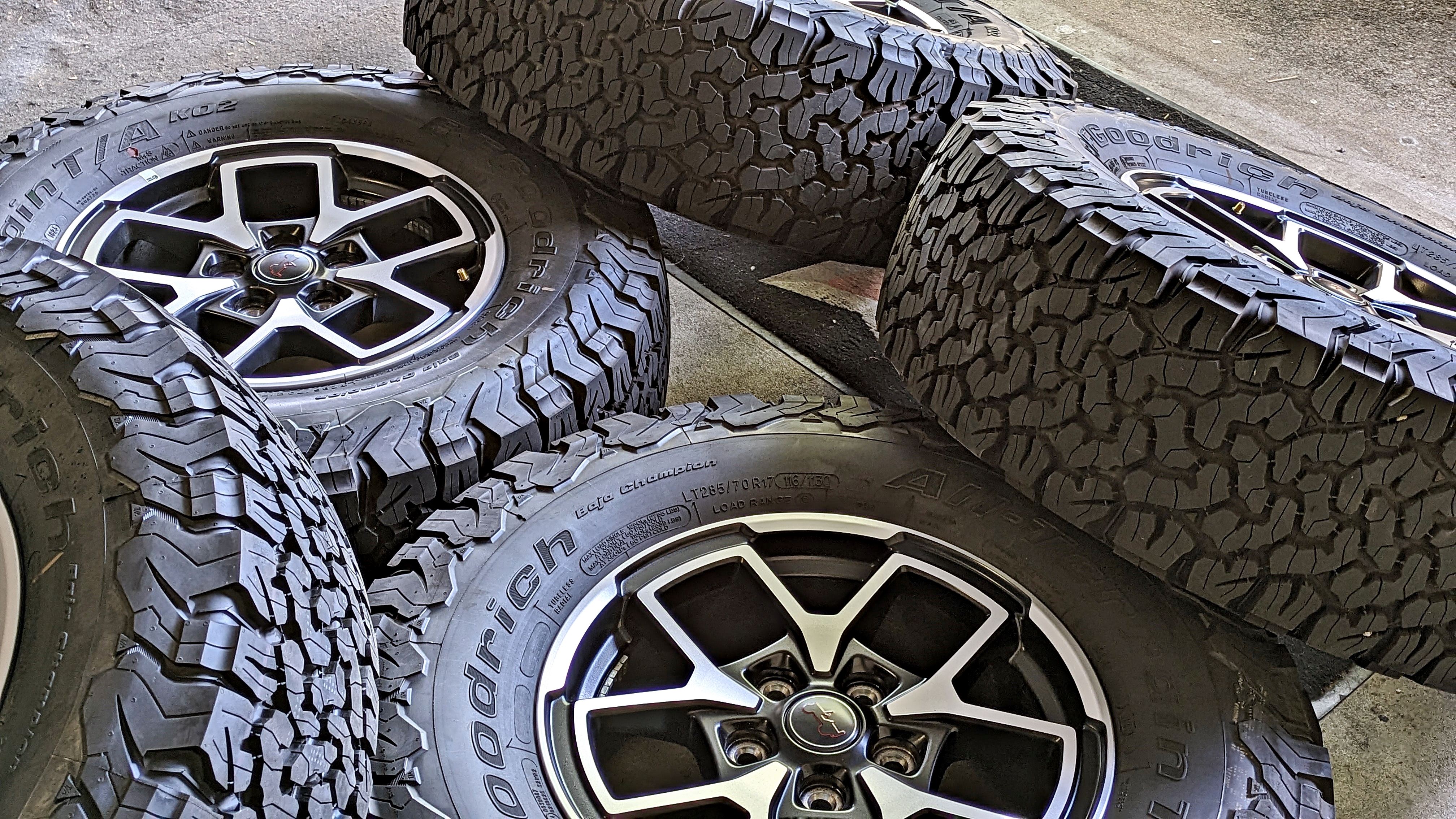 2024 Jeep Wrangler Rubicon 285/70R17 BFG Goodrich KO2 33″ All Terrain NEW