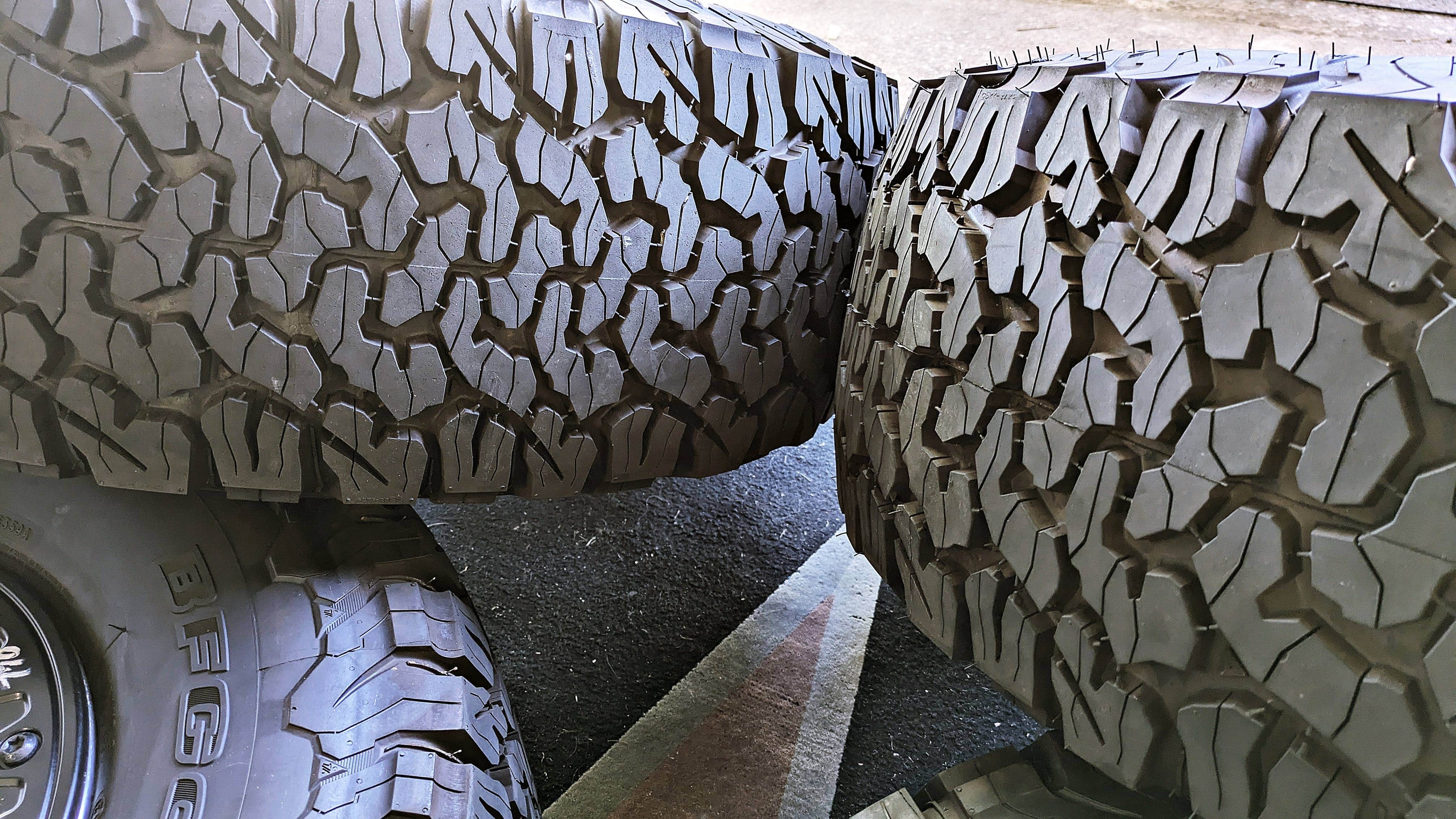 2024 Jeep Wrangler Rubicon Xtreme Recon Beadlock 315/70R17 BFG Goodrich 35″ KO2