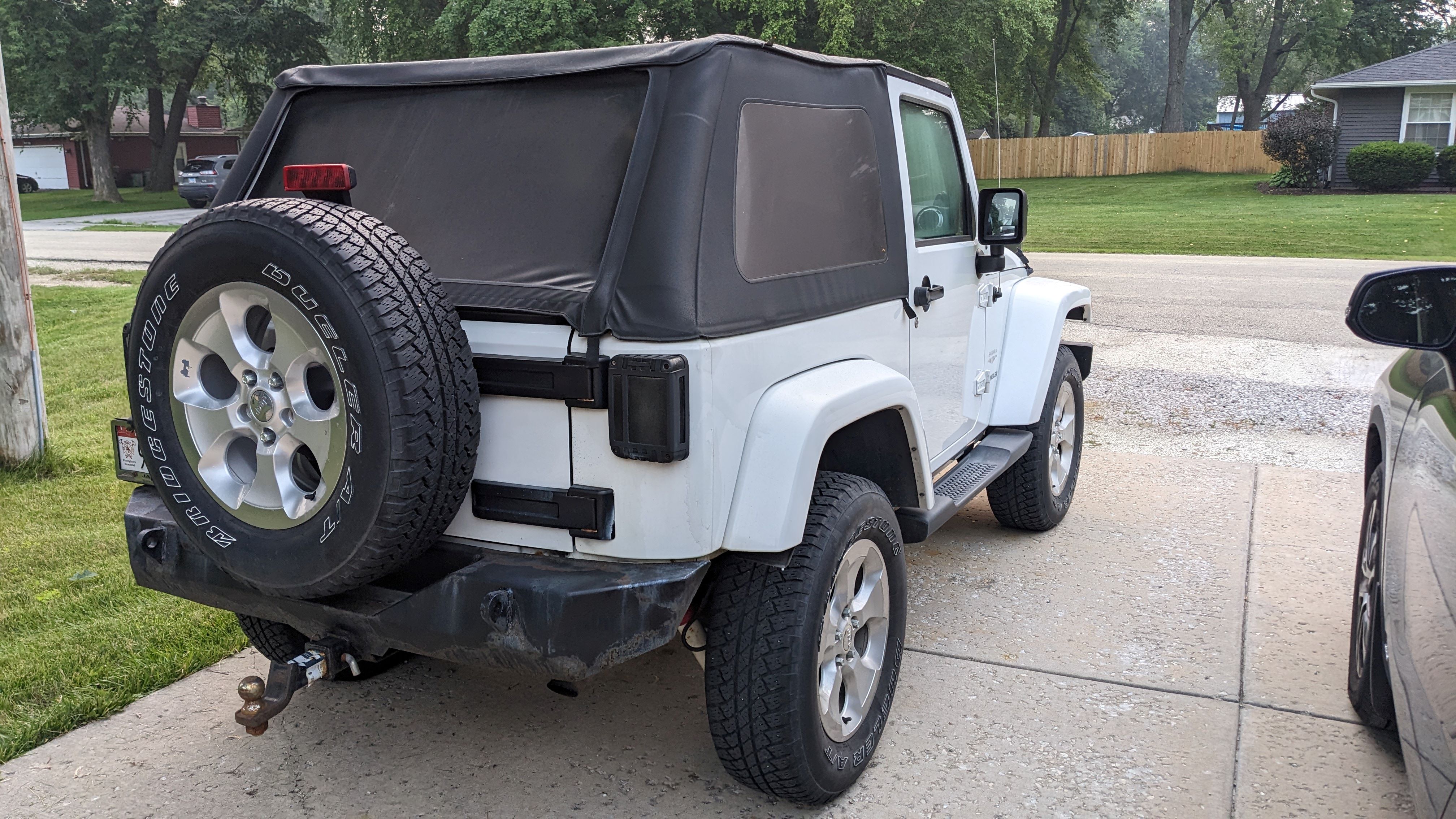 Jeep 2dr Sahara with newer engine w/ warranty. Clean title