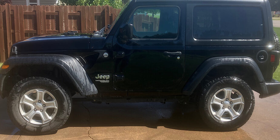 2020 Jeep Wrangler EXCELLENT++ condition in & out, 6-spd manual transmission