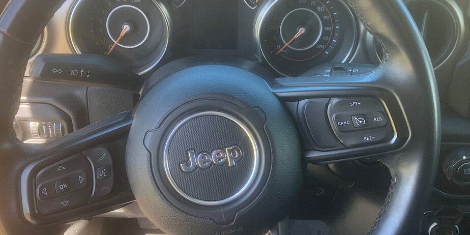 2020 Jeep Wrangler EXCELLENT++ condition in & out, 6-spd manual transmission