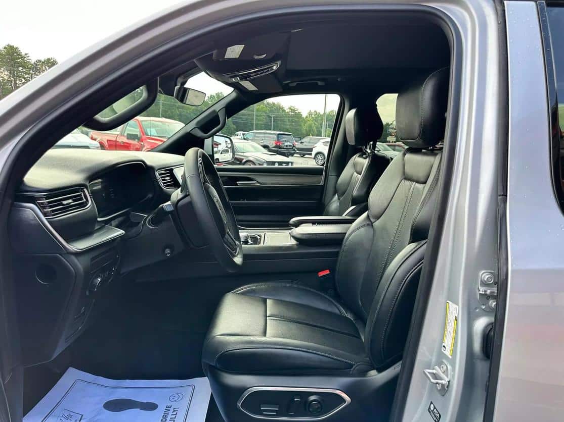 2022 JEEP WAGONEER SERIES II SPORT UTILITY 4D V8, HEMI, ETORQUE, 5.7 LITER 4WD