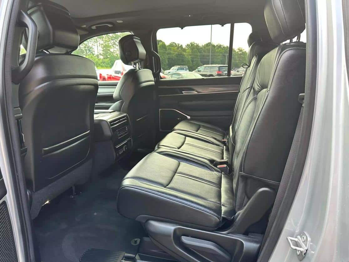 2022 JEEP WAGONEER SERIES II SPORT UTILITY 4D V8, HEMI, ETORQUE, 5.7 LITER 4WD