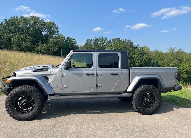 2020 Jeep Gladiator Overland, 16K miles, dealer lift package & 37 inch tires