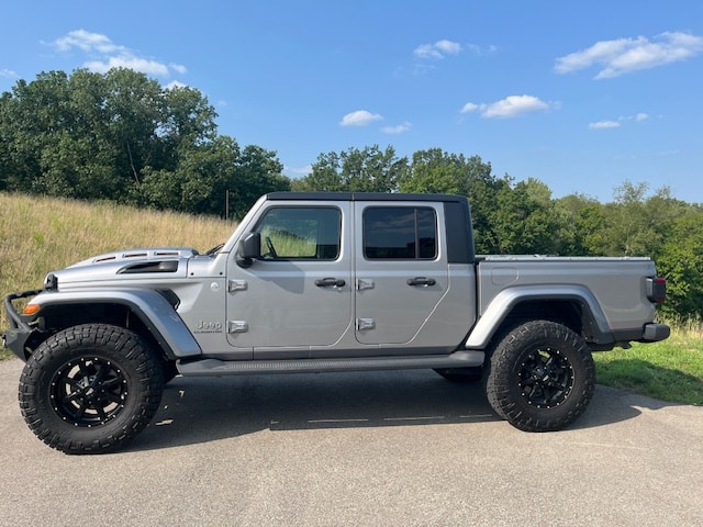 2020 Jeep Gladiator Overland, 16K miles, dealer lift package & 37 inch tires