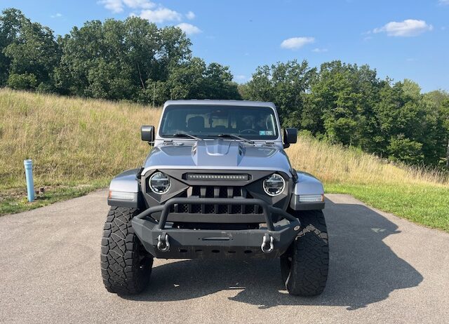 2020 Jeep Gladiator Overland, 16K miles, dealer lift package & 37 inch tires