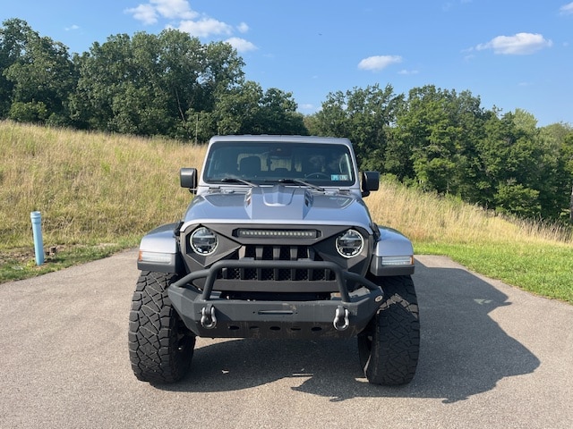 2020 Jeep Gladiator Overland, 16K miles, dealer lift package & 37 inch tires