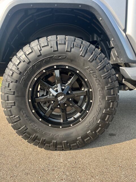 2020 Jeep Gladiator Overland, 16K miles, dealer lift package & 37 inch tires