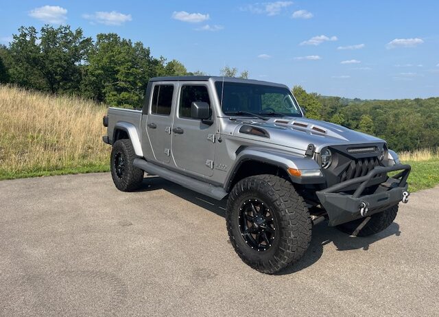 2020 Jeep Gladiator Overland, 16K miles, dealer lift package & 37 inch tires