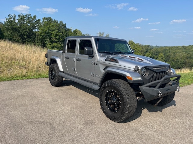 2020 Jeep Gladiator Overland, 16K miles, dealer lift package & 37 inch tires