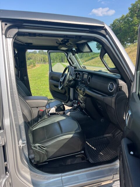 2020 Jeep Gladiator Overland, 16K miles, dealer lift package & 37 inch tires