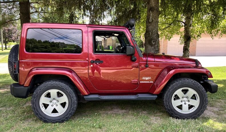 2012 Jeep Wrangler Sahara Sport Utility Deep Cherry Red 6 cyl 6 speed MANUAL