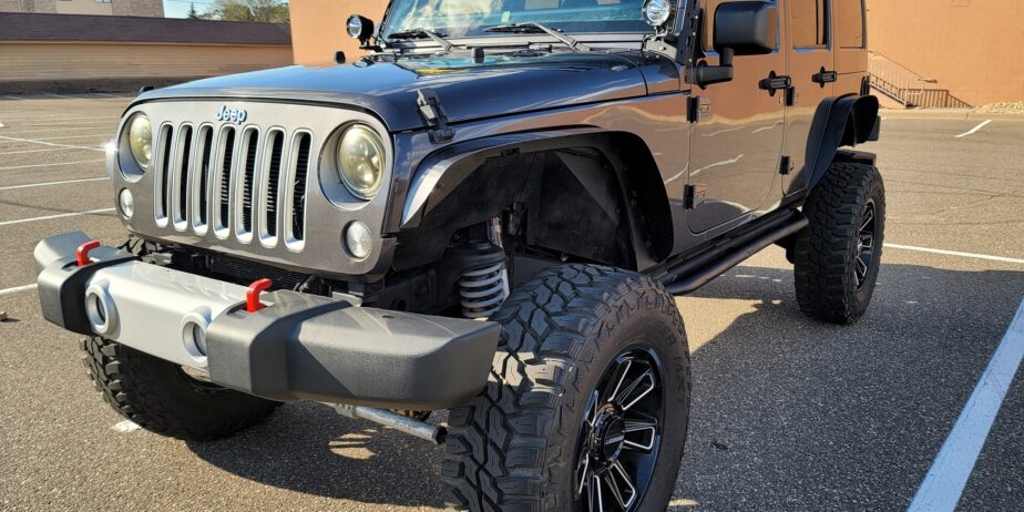 2018 JEEP WRANGLER UNLIMITED SAHARA 27,000 MILES/LOTS OF EXTRAS!!!