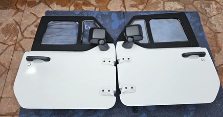 BRIGHT WHITE JEEP WRANGLER JL 2 DORR MOPAR HALF DOORS