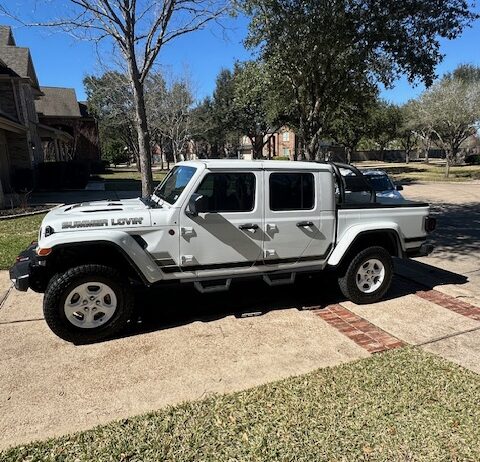 2023 Gladiator Rubicon 4×4 “Summer Lovin” many extras, mint only 2813 miles