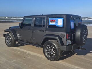 2017-JEEP-PROFILE-ON-BEACH