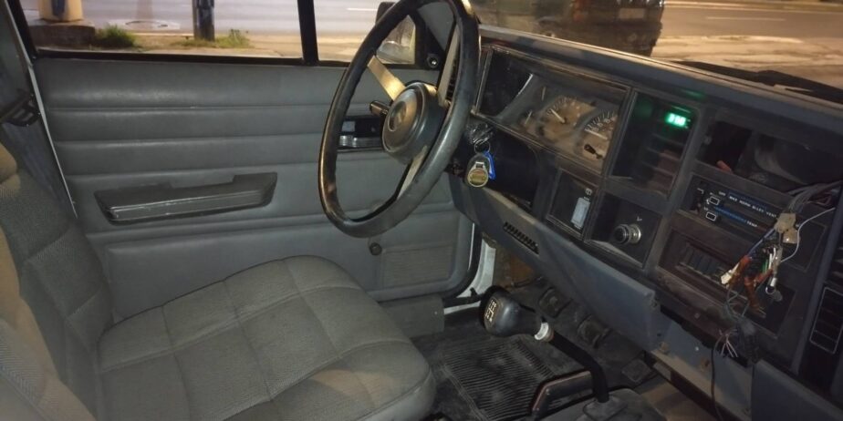 1991 Nato military equipped cherokee, straight 6, 5 speed manual, heavy duty