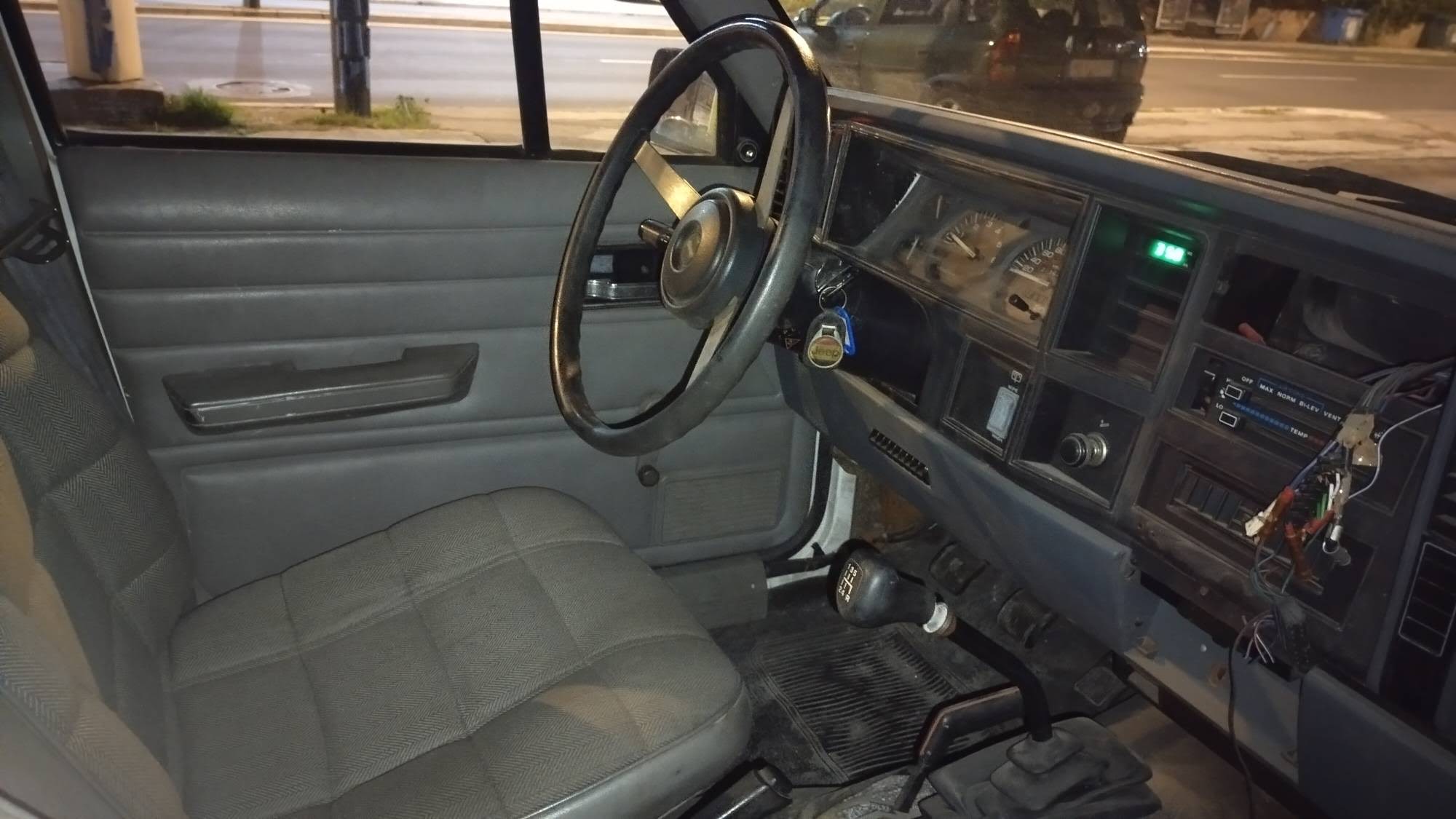 1991 Nato military equipped cherokee, straight 6, 5 speed manual, heavy duty