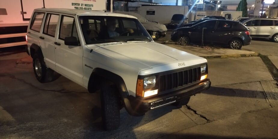 1991 Nato military equipped cherokee, straight 6, 5 speed manual, heavy duty