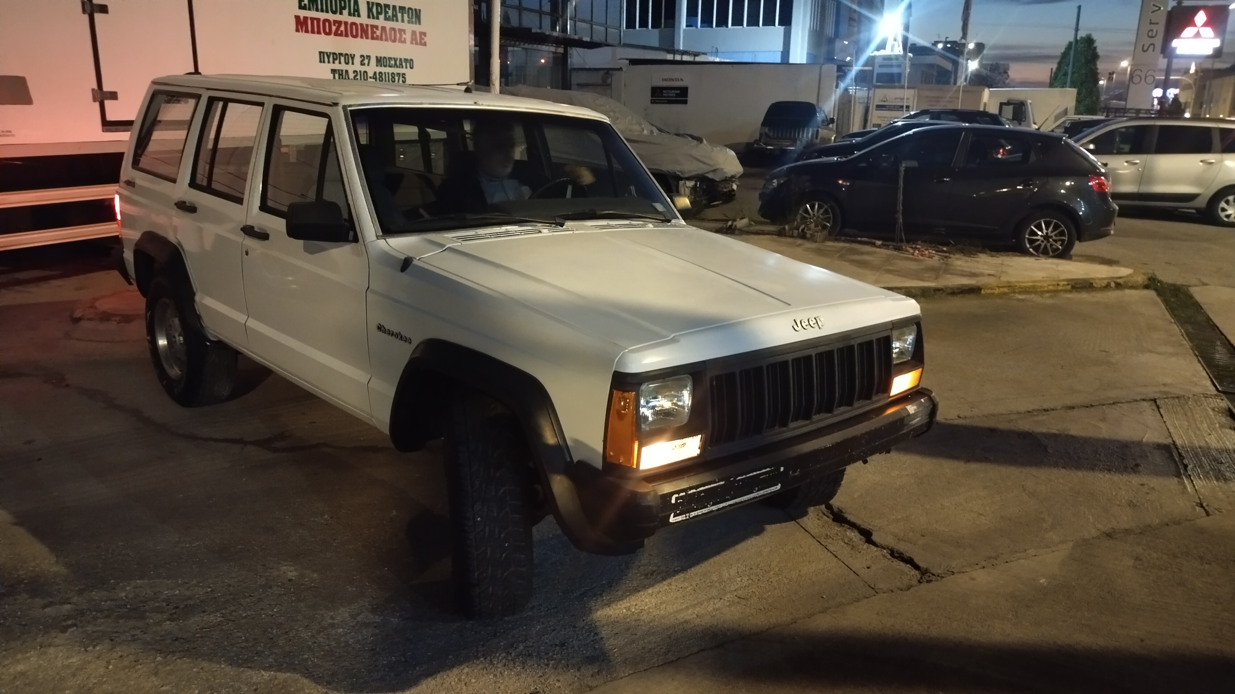 1991 Nato military equipped cherokee, straight 6, 5 speed manual, heavy duty