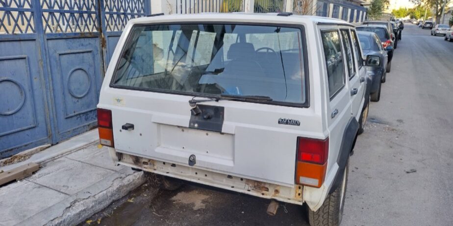 1991 Nato military equipped cherokee, straight 6, 5 speed manual, heavy duty