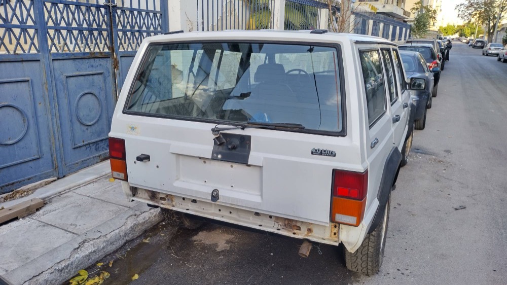 1991 Nato military equipped cherokee, straight 6, 5 speed manual, heavy duty