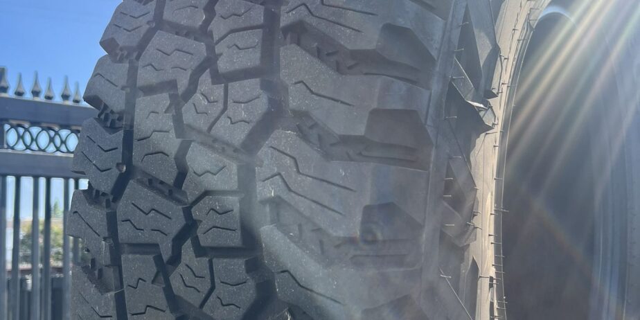 Mickey Thompson Baja Boss A/T 37/12.50/R17 “USED”