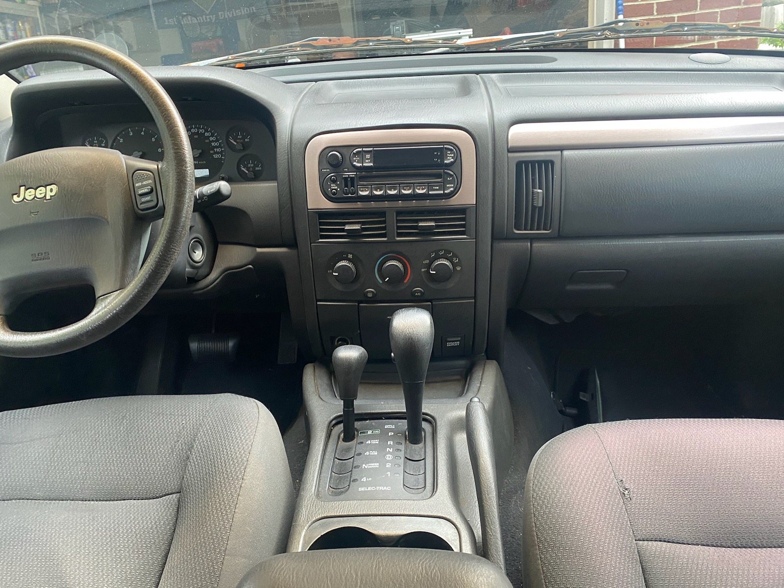 Vintage Cherokee Laredo 2002