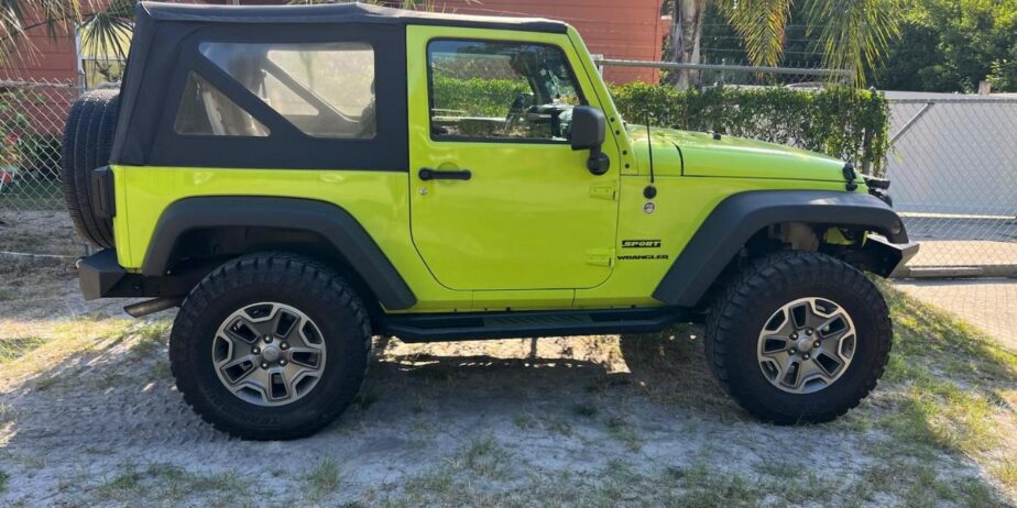 2016 Wrangler lifted, big tires, apple play, 46,000 miles.