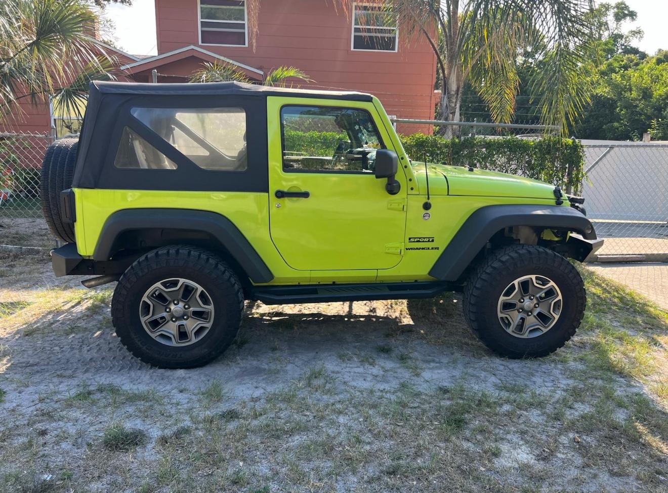 2016 Wrangler lifted, big tires, apple play, 46,000 miles.