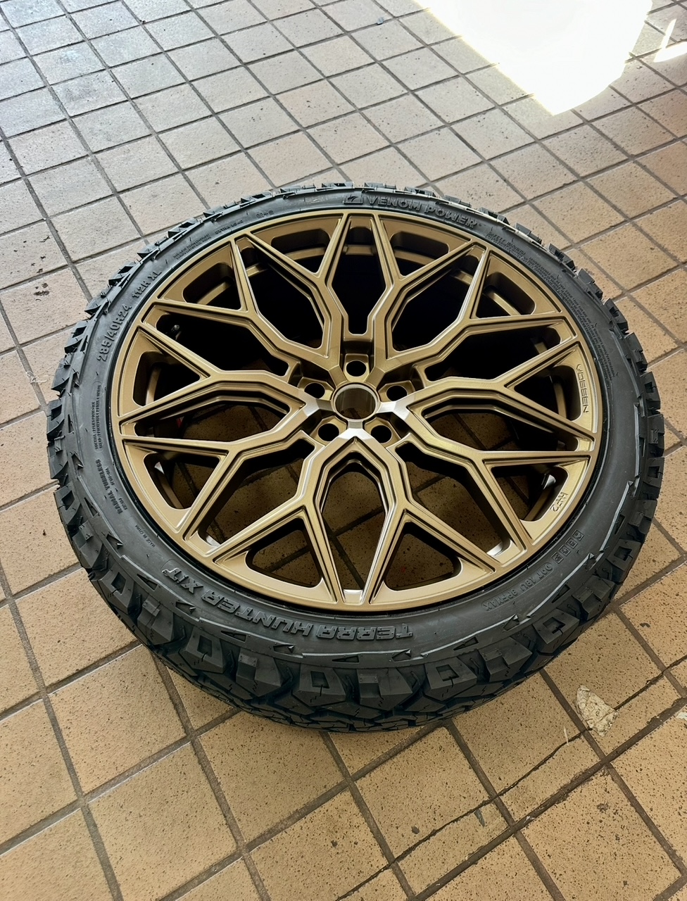 24” Vossen HF2’s – Bronze – Venom Tires