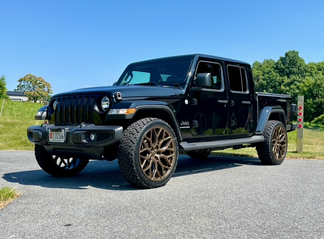 24” Vossen HF2’s – Bronze – Venom Tires